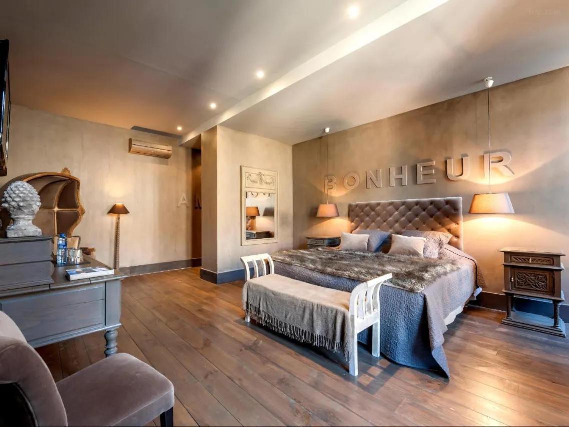 Hotel De La Tour Шатийон-сюр-Шаларон Экстерьер фото