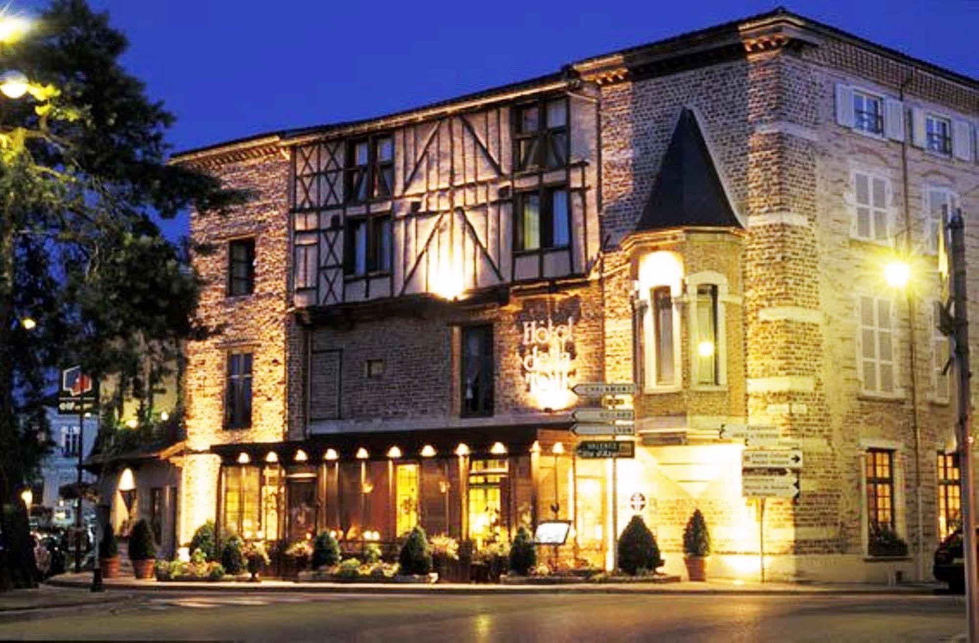 Hotel De La Tour Шатийон-сюр-Шаларон Экстерьер фото